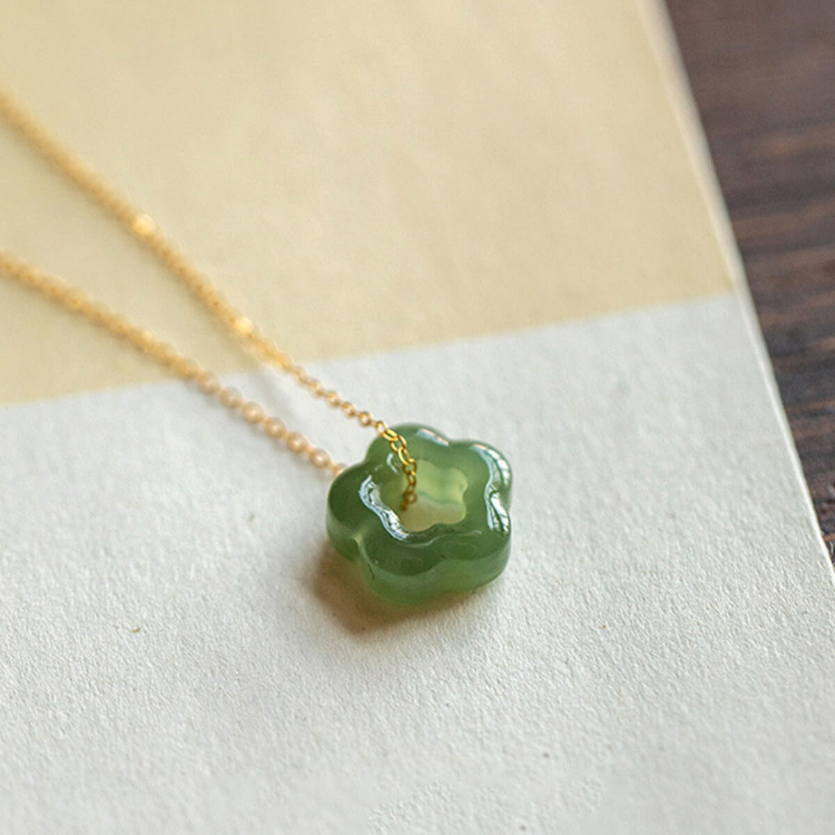 Adelheid® | BLUMEN-JADE-HALSKETTE